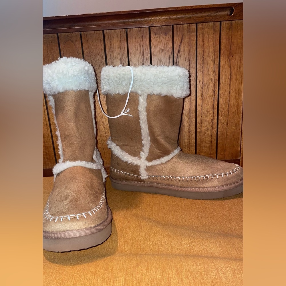NWT AMERICAN EAGLE WINTER BOOT FAUX FUR SIZE 10W